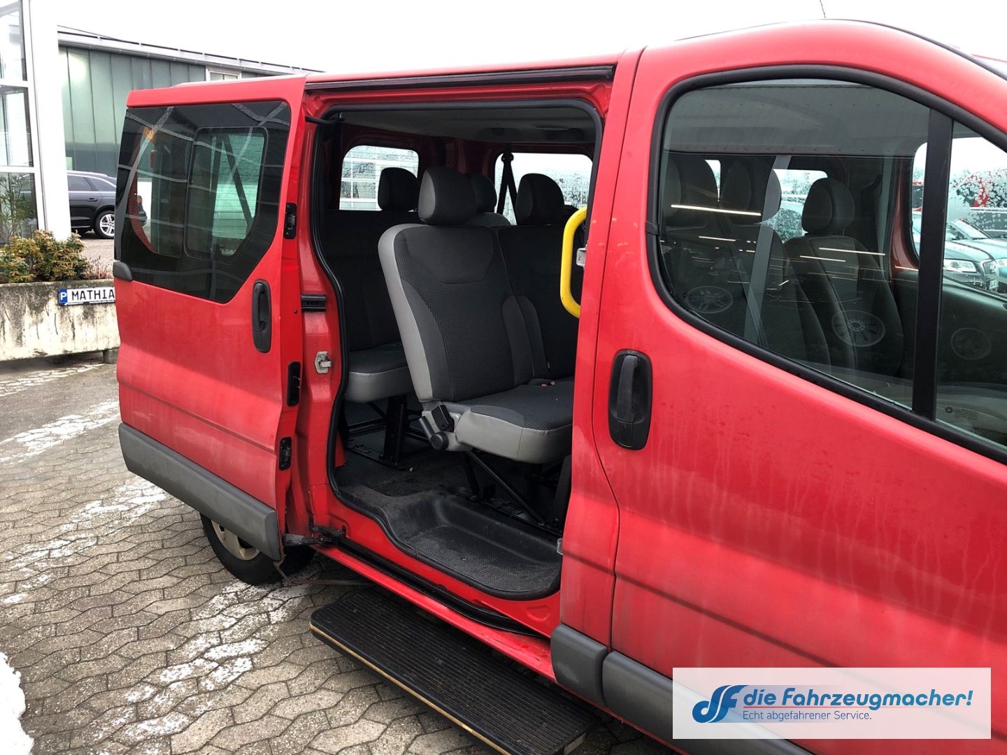 Fahrzeugabbildung Opel Vivaro Kasten Behindertengerecht 8022