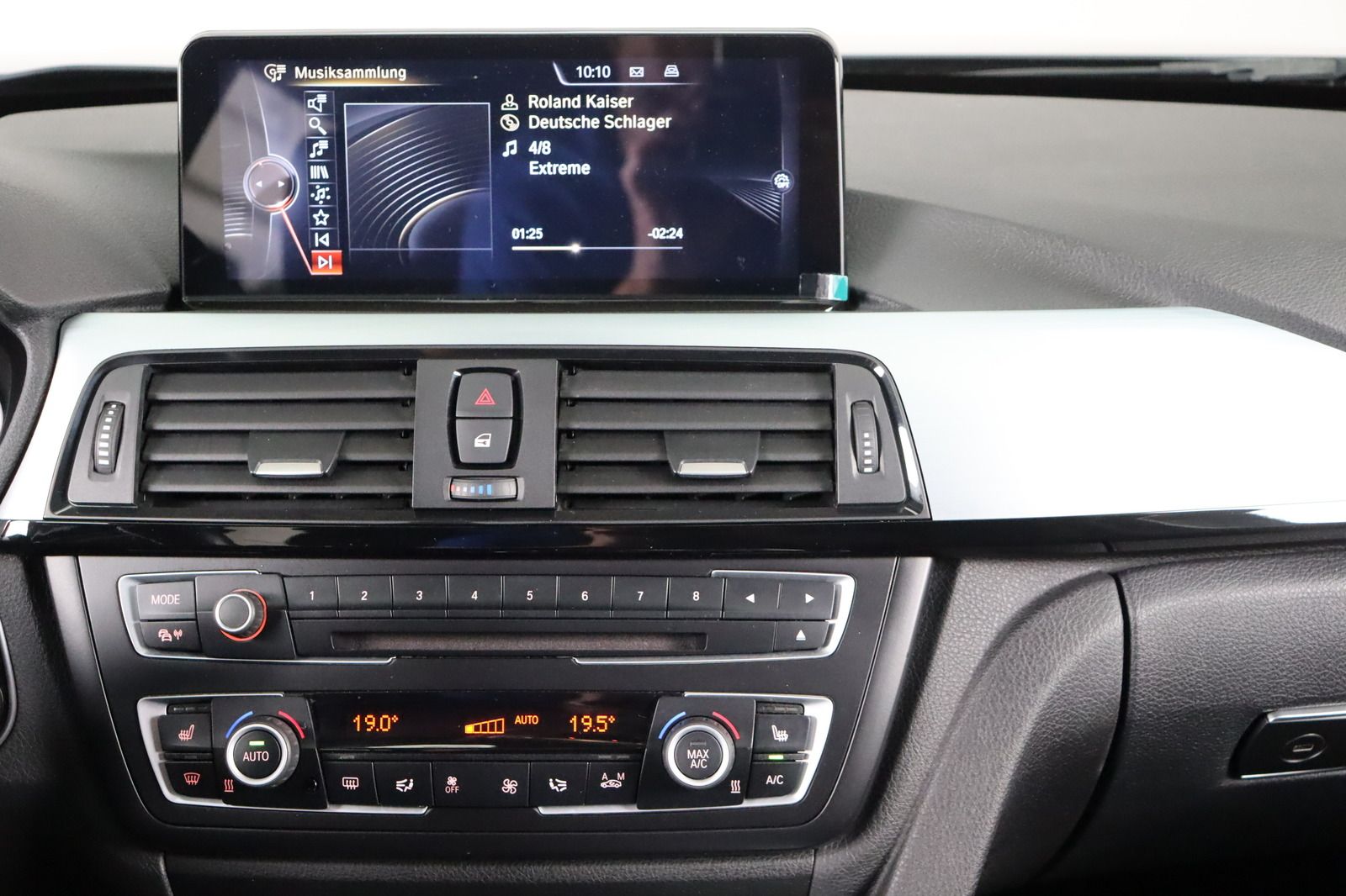 Fahrzeugabbildung BMW 330 d Touring  xDrive Sport Line