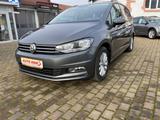 Volkswagen Touran 1,6TDI Navi,RCDMP3,SHZ,ACA,7Sitze,Euro6, - : Kleinbus, €