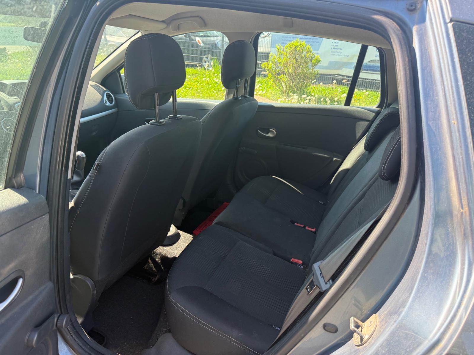 Renault Clio 2011 — photo 14