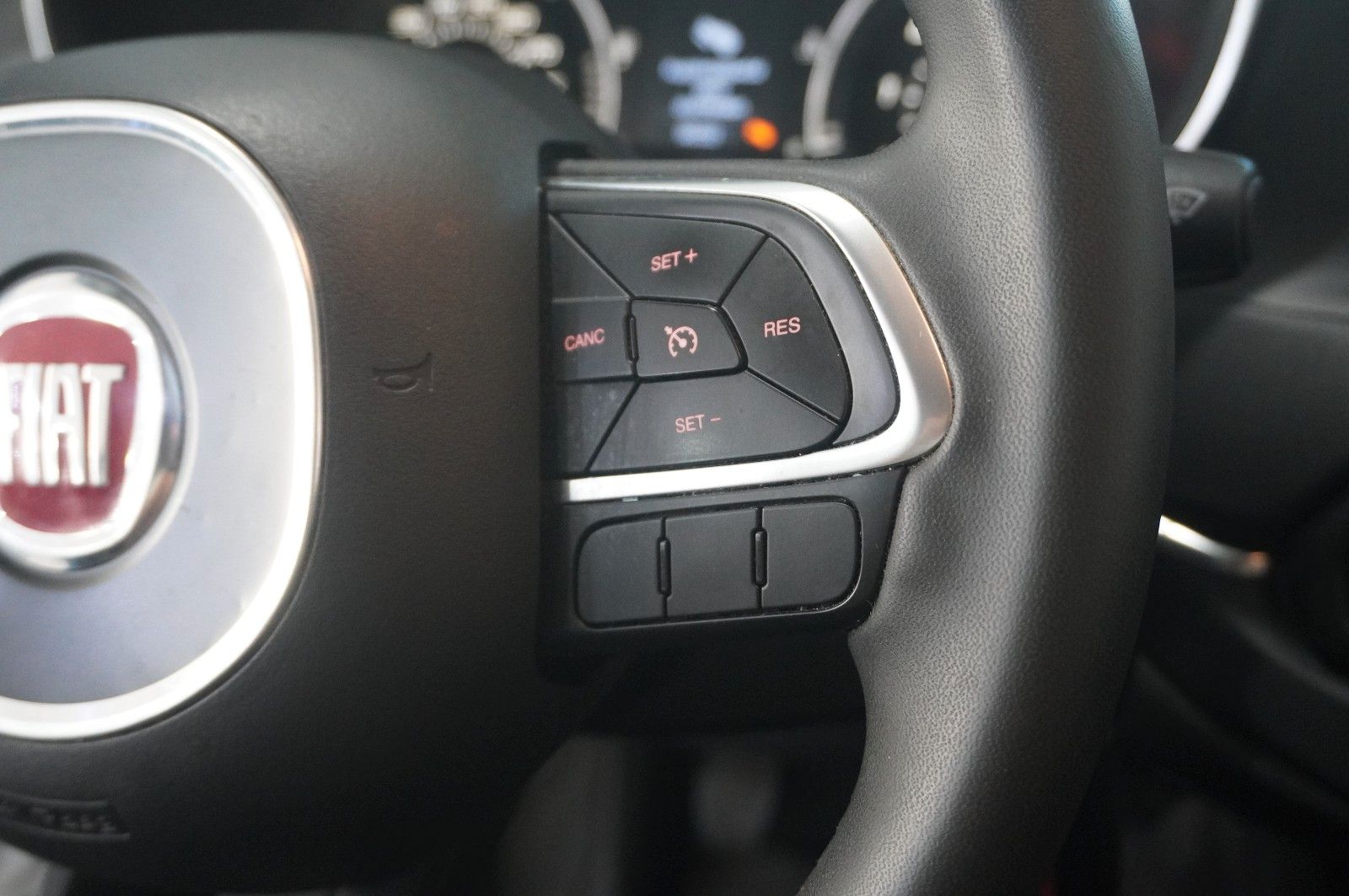 Fahrzeugabbildung Fiat Tipo 1.6D LIM. LOUNGE NAVI/LED/KAMERA/SHZ/TEMP.