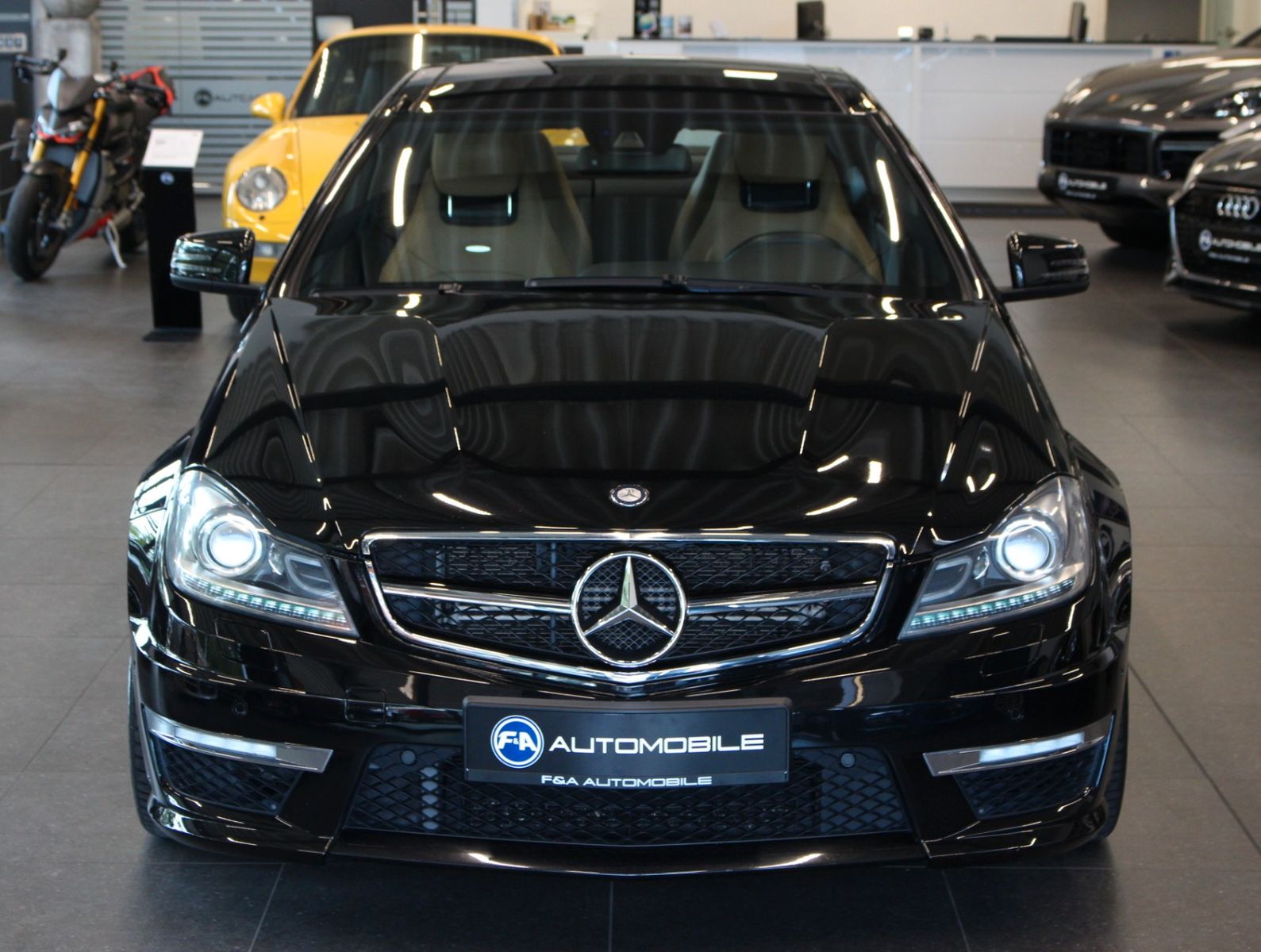 Fahrzeugabbildung Mercedes-Benz C 63 AMG Coupé *1.Hand*MB Scheckheft*Pano*MWST