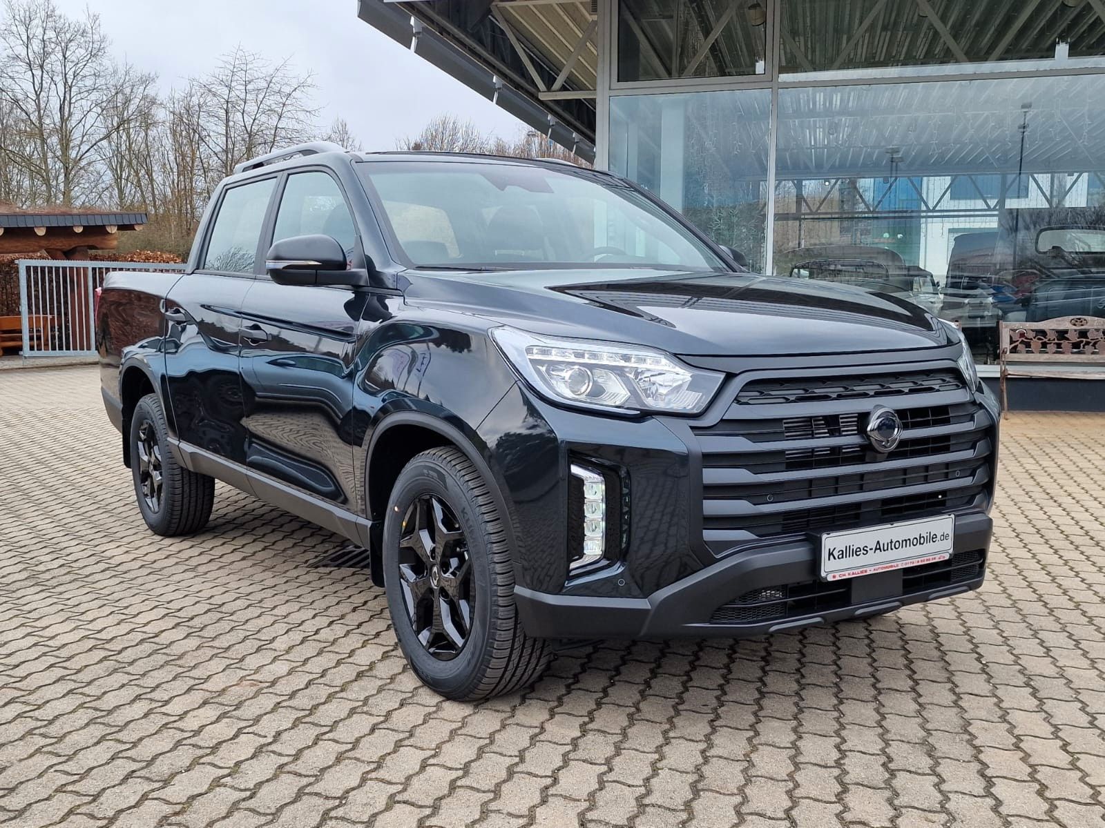 Fahrzeugabbildung Ssangyong Musso Grand 2.2d AT 4x4 BLACK XENON+SD+AHK