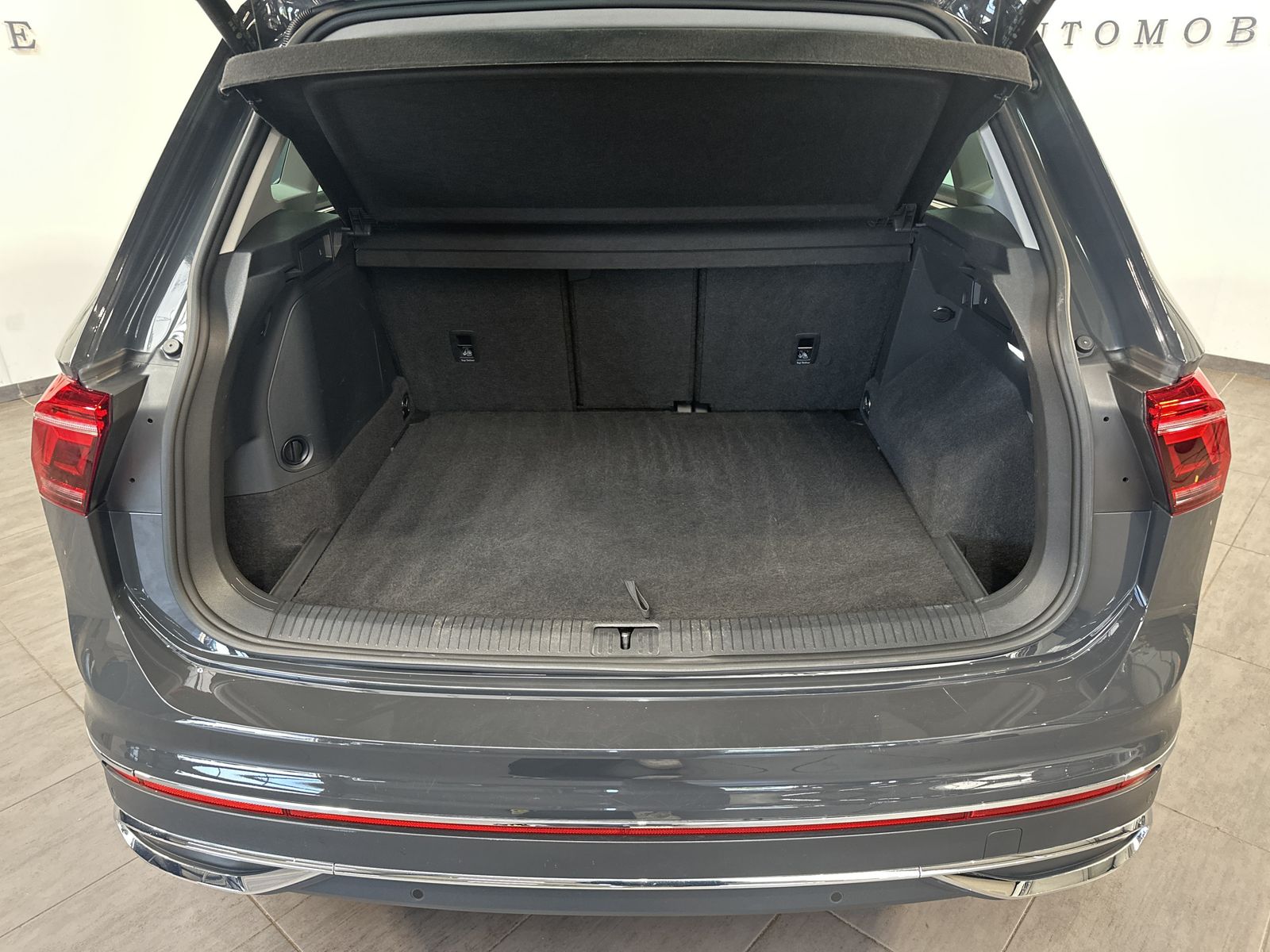 Fahrzeugabbildung Volkswagen Tiguan Elegance eHybrid NAV+IQ-LIGHT+AHK+HEAD-UP