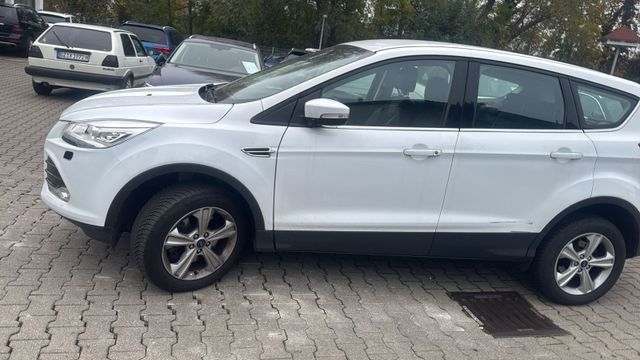 Ford Kuga 2016 Benziner, 182 PS, TÜV bis D...