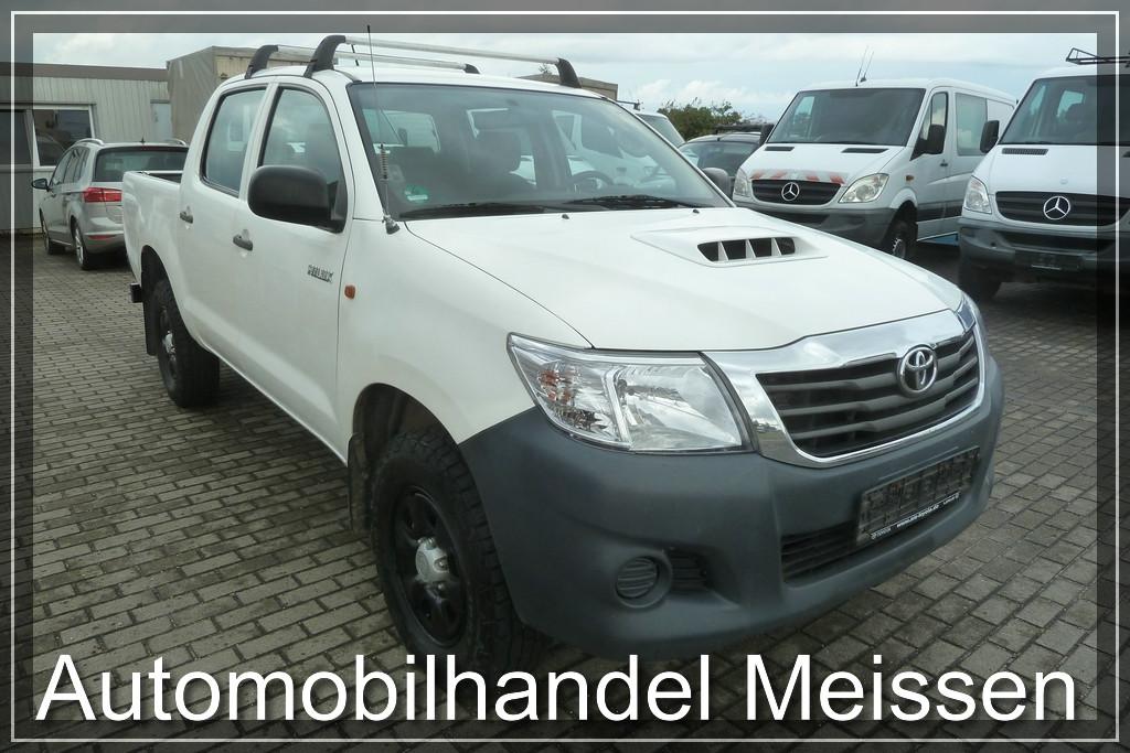 Toyota Hilux 2014 — interior