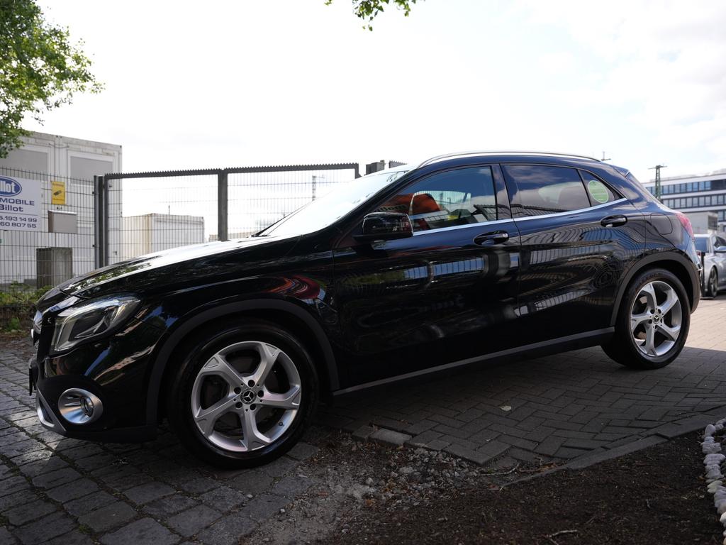 Mercedes-Benz GLA 220