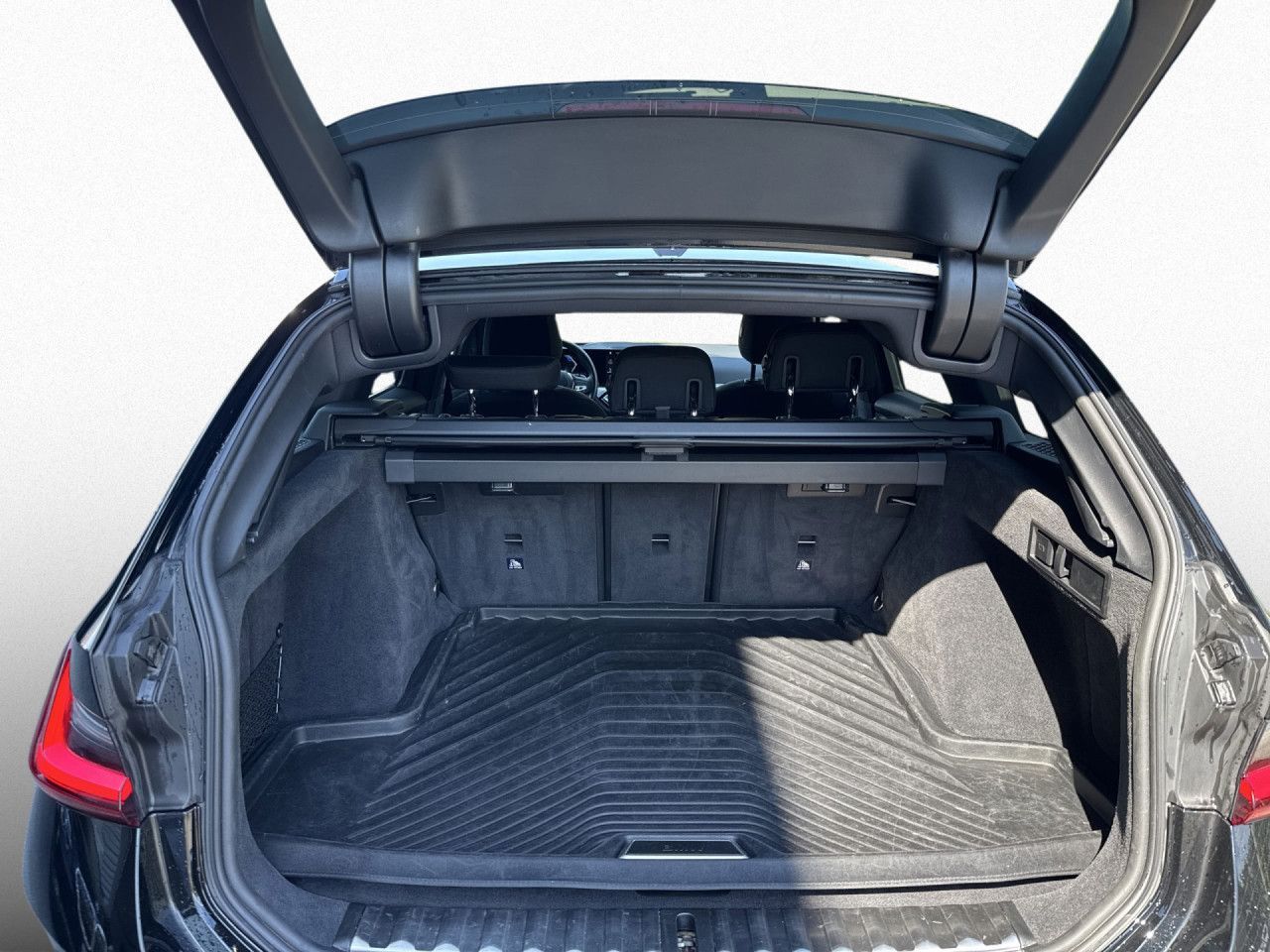 BMW 320d xD Tour. AdLED DA MEM SHZ Tempo Kam H/K 17" foto 15