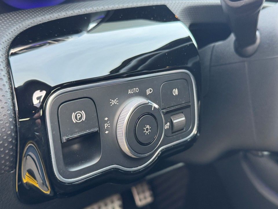 Fahrzeugabbildung Mercedes-Benz CLA 35 AMG 4Matic Burmester Allwetterreifen