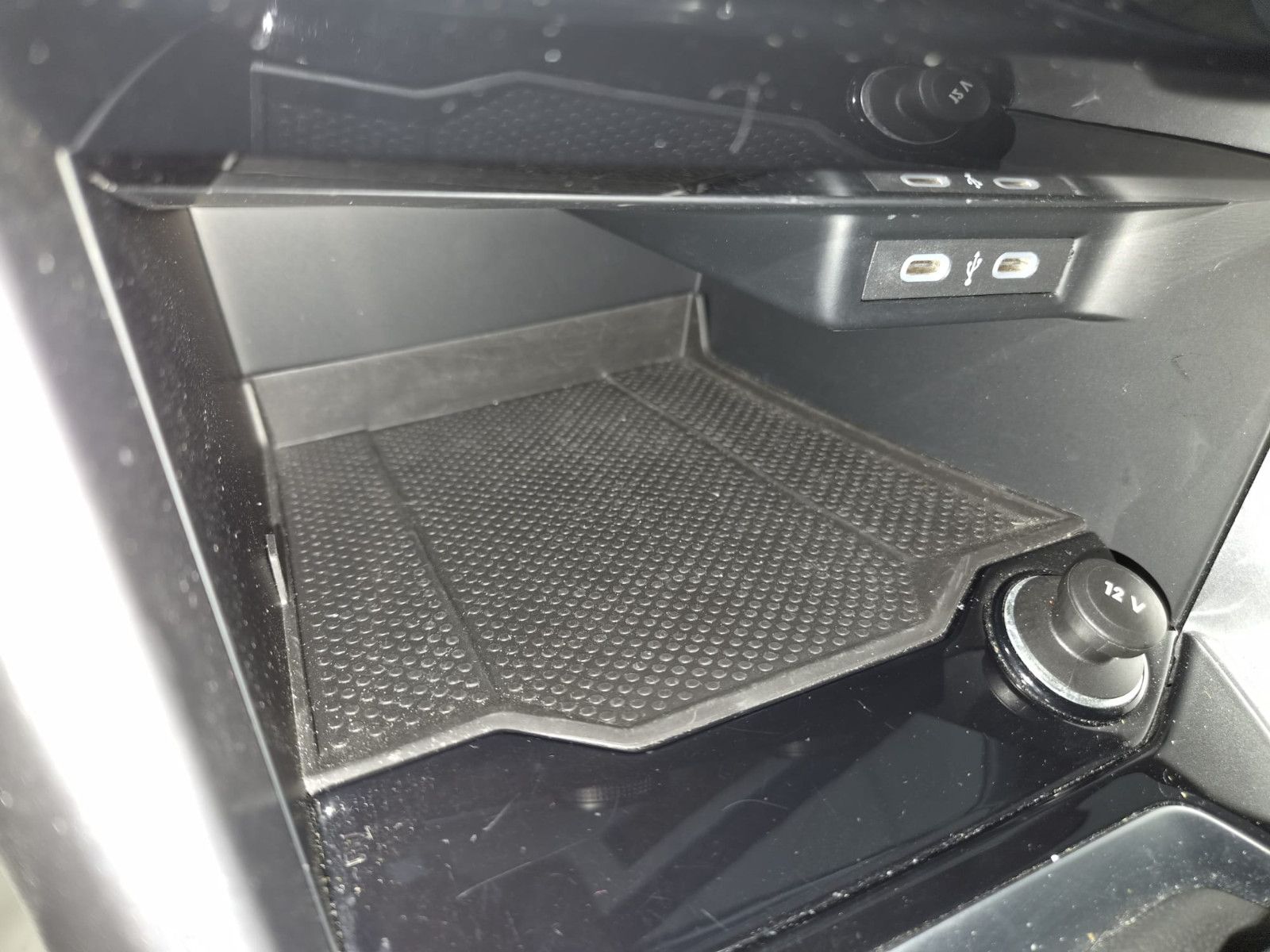 Fahrzeugabbildung Volkswagen T-Roc Life / NAVI / AHK / DIGITAL