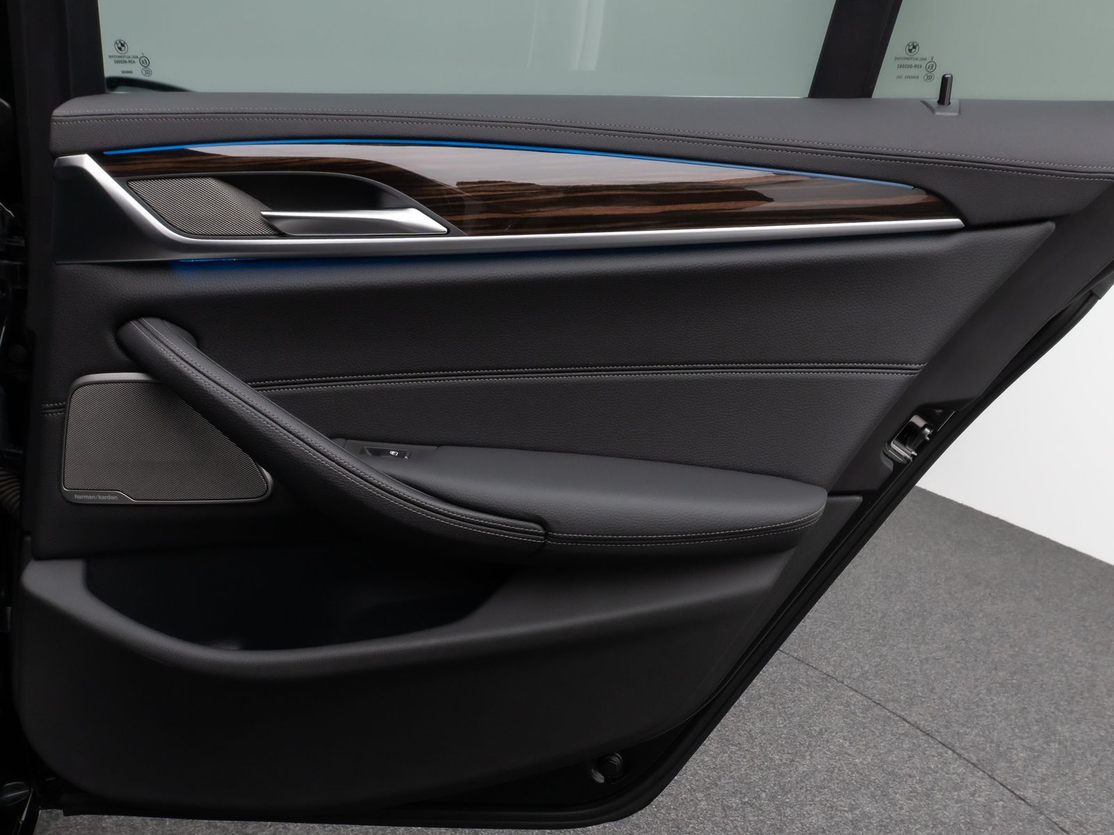 Fahrzeugabbildung BMW 530e xD LuxuryLine 360°Laser HUD DAB H/K ACC AHK