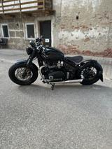 Triumph Bobber black Custom - TRIUMPH CUSTOM