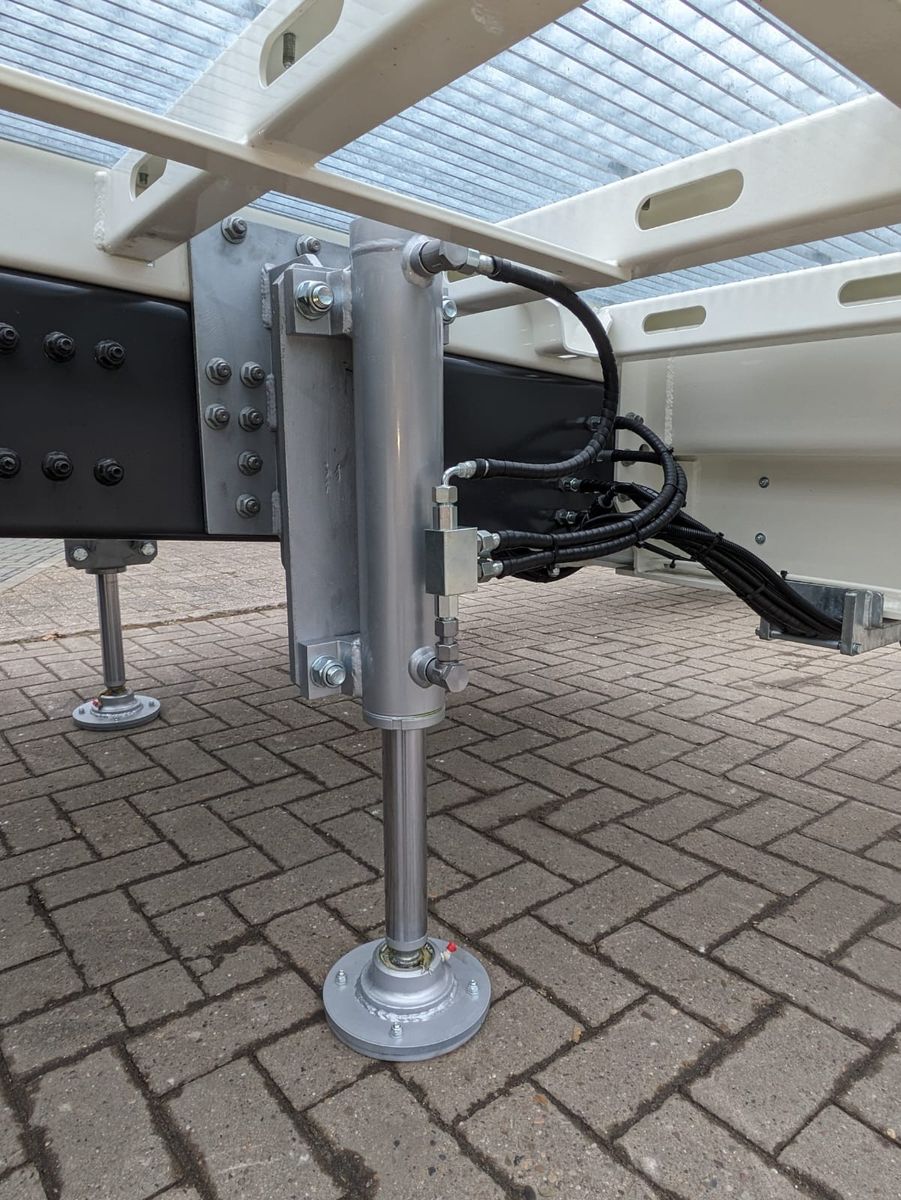 Fahrzeugabbildung Volvo Volvo FH 420 Maschinentransporter Rampennen.