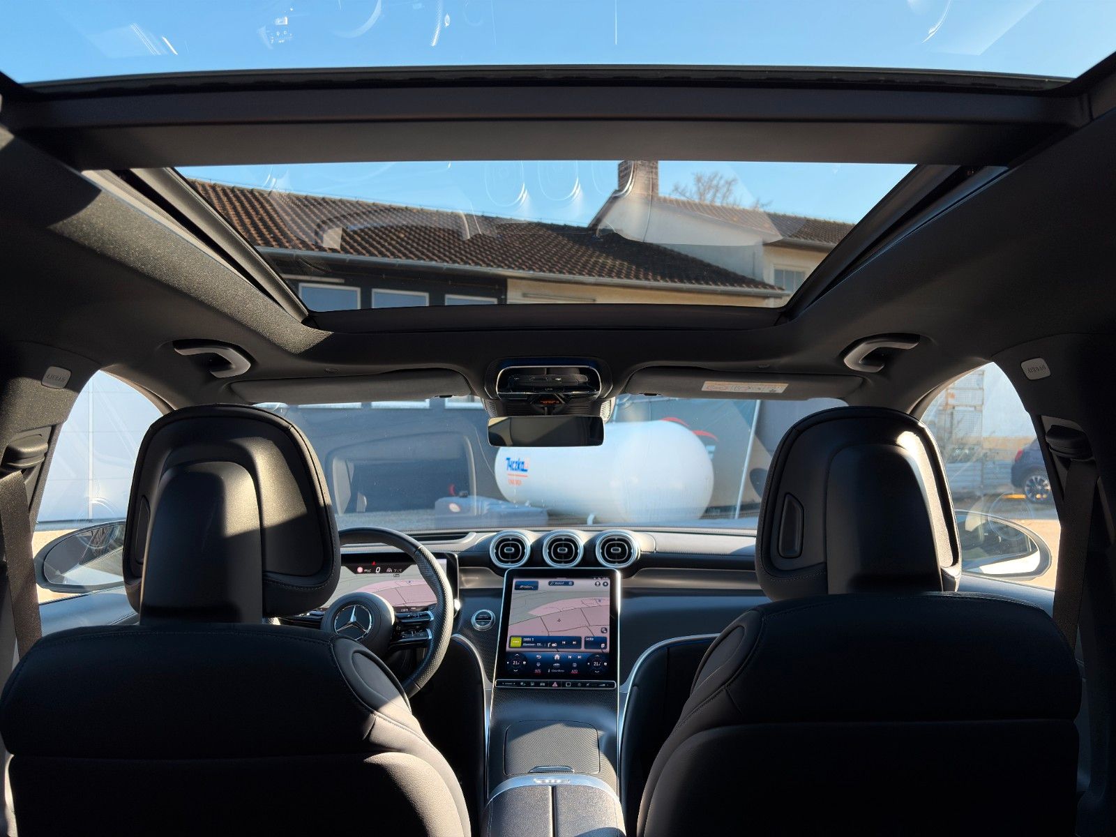 Fahrzeugabbildung Mercedes-Benz GLC 200 4M AMG + Pano Standhzg Burmester ACC AHK