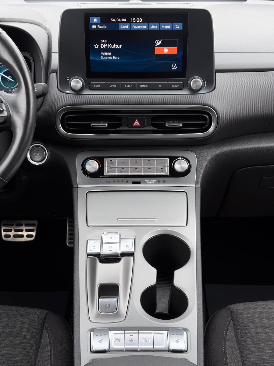 Fahrzeugabbildung Hyundai KONA E Select SHZ LHZ ACC PDC LFA LKA CAM CarPl.