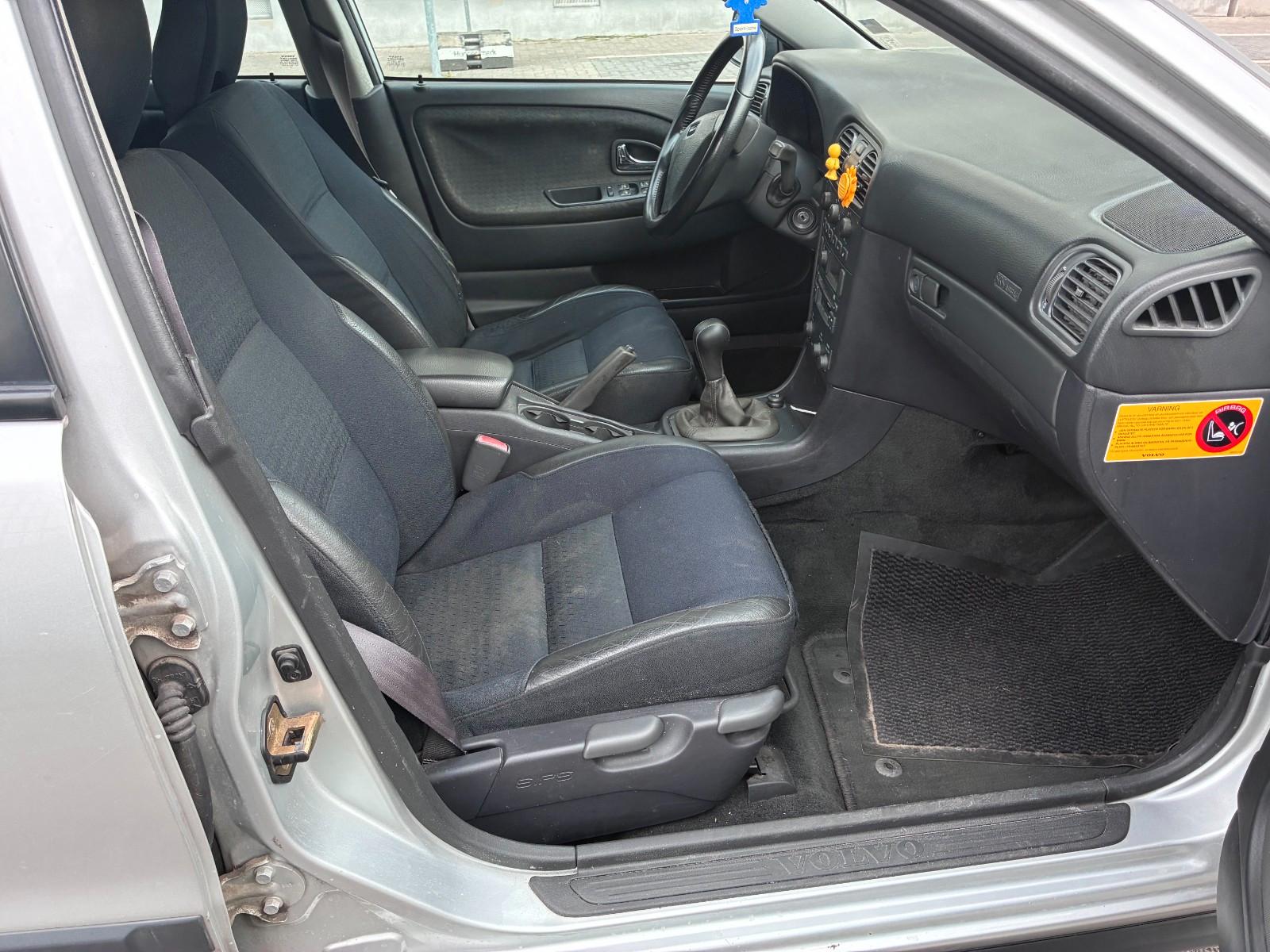 Volvo V40 2004 — photo 9