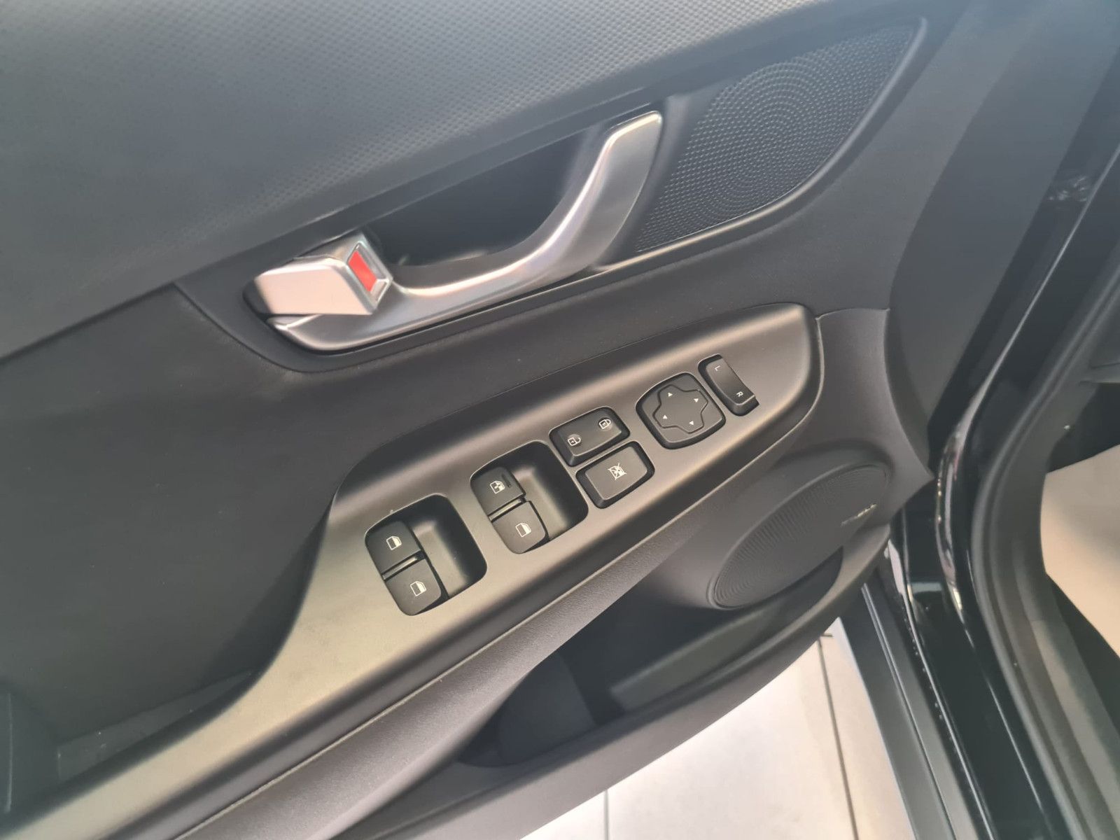 Fahrzeugabbildung Hyundai Kona 2WD / KAMERA / NAVI / ALLWETTER