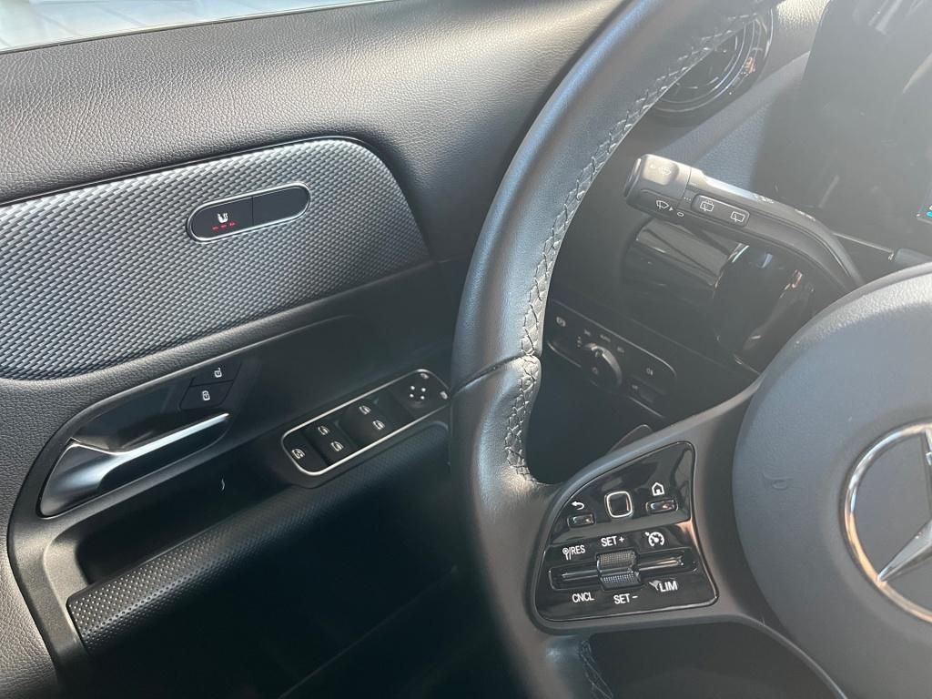 Fahrzeugabbildung Mercedes-Benz GLA 200 AUT KlimaA LED LM Navi PDC ParkAss SHZ