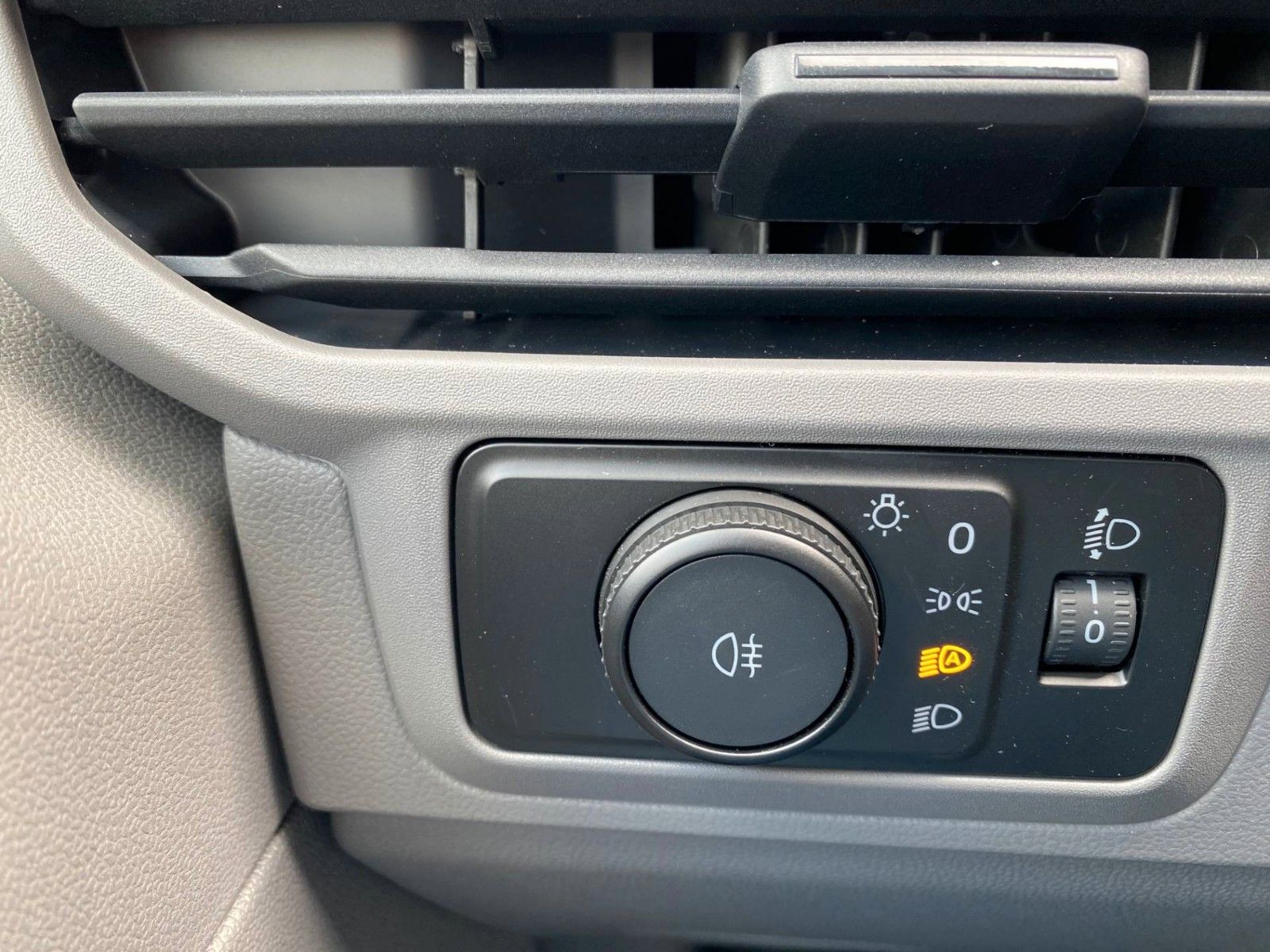 Fahrzeugabbildung Volkswagen T7 Transporter 2.0 TDI Lang+KASTEN+NAVI+KAMERA++