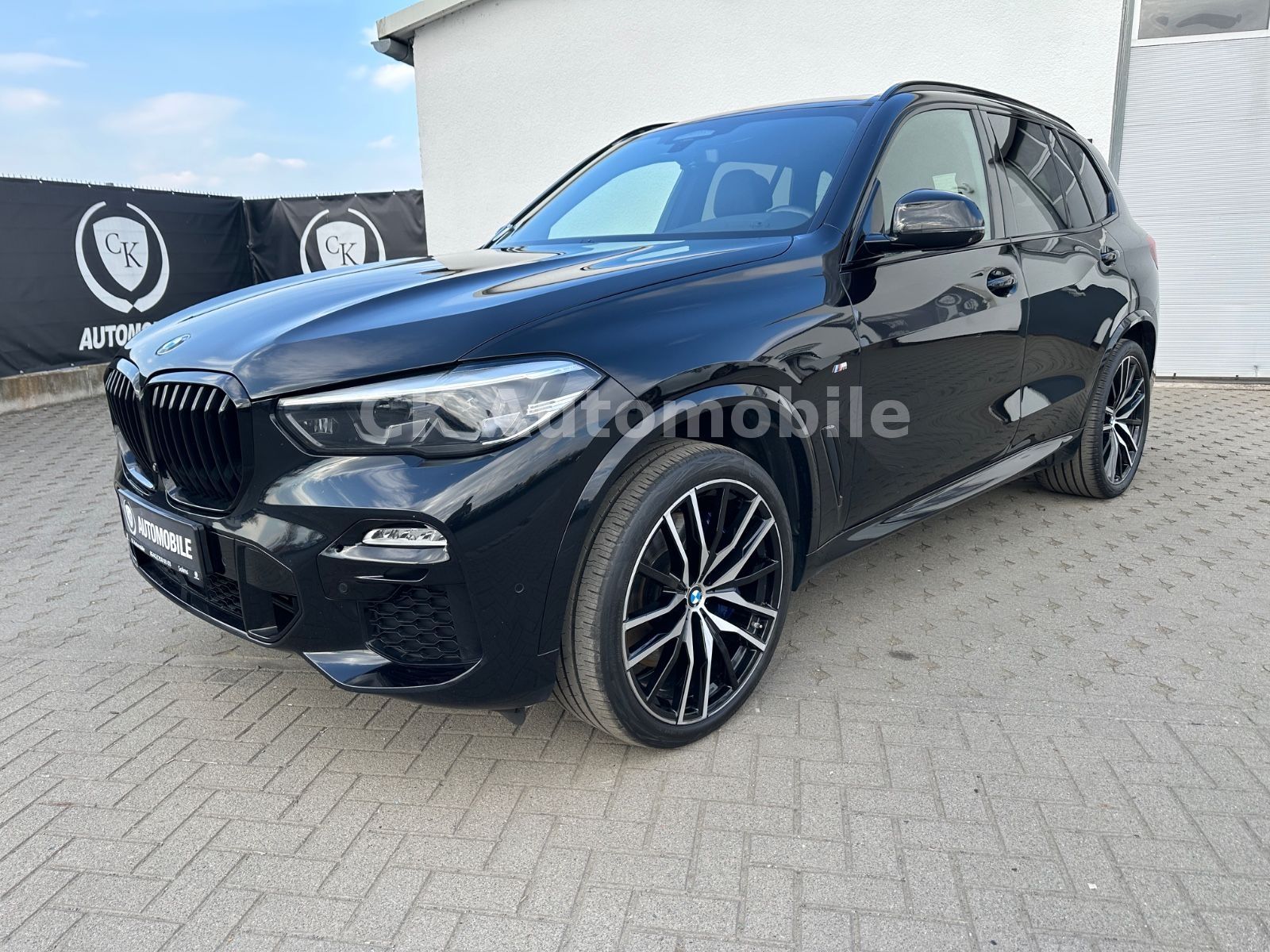 Fahrzeugabbildung BMW X5 xDrive 30d MSport/22Zoll/HeadUp/Pano/360°/AHK