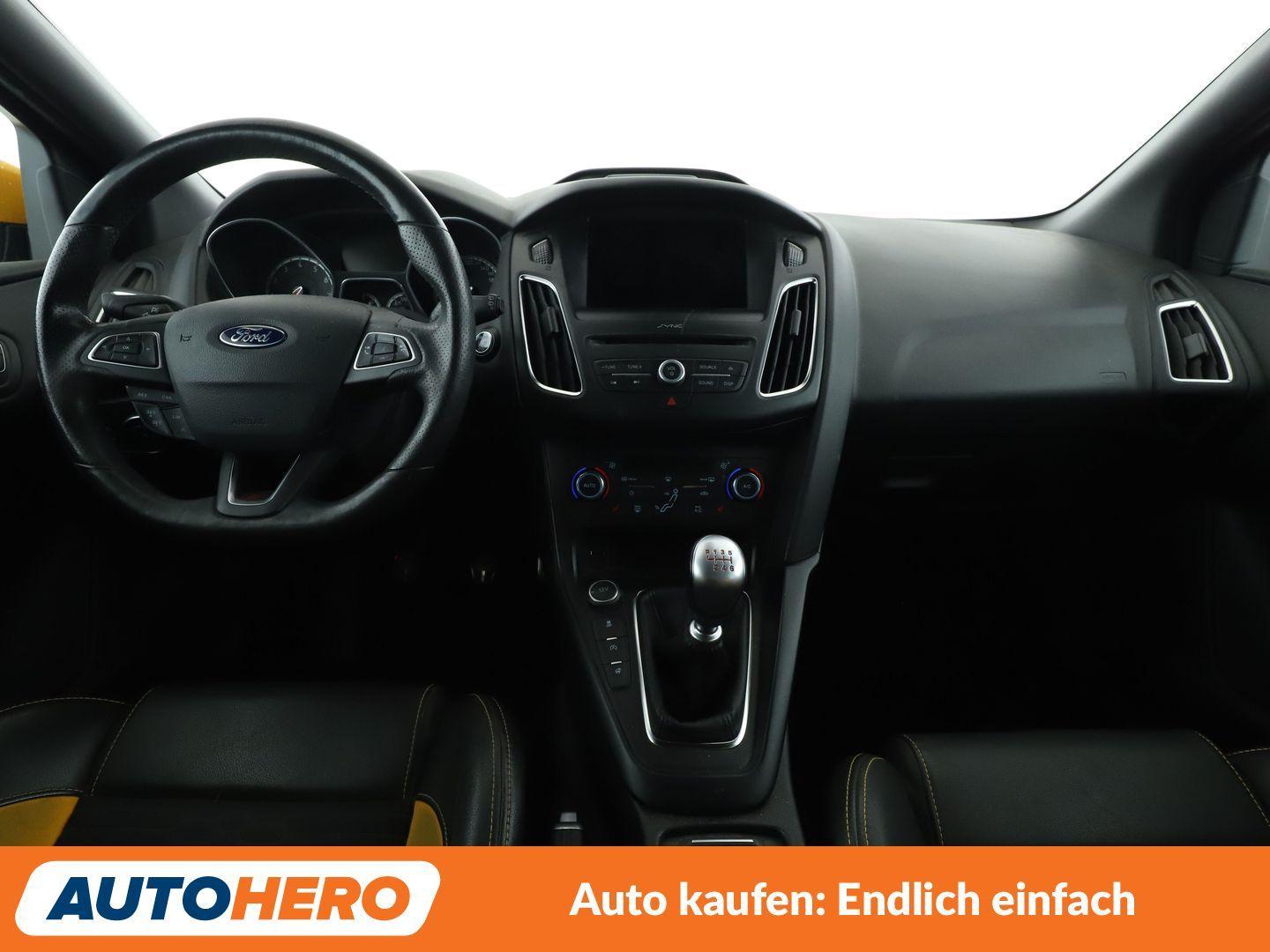 Ford Focus 2.0 EcoBoost ST *NAVI*XENON*TEMPO*PDC*SHZ*