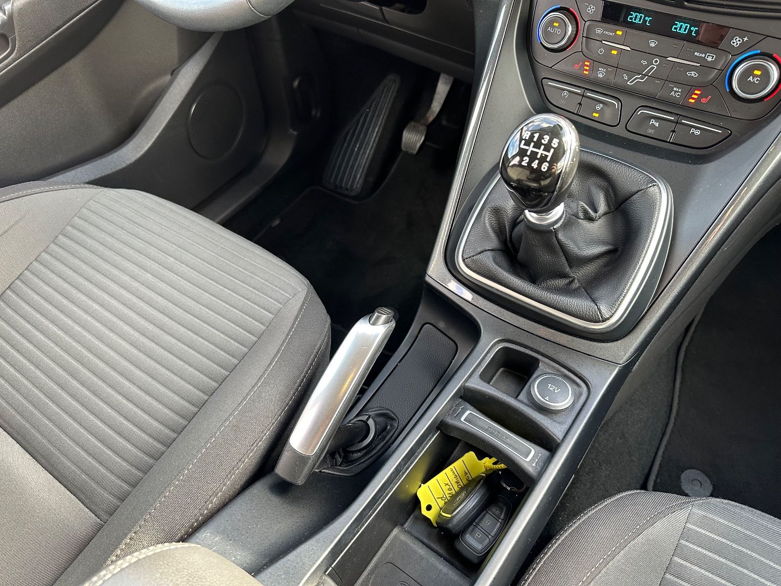 Fahrzeugabbildung Ford C-Max 1.0 EB Titanium Navi/SHZG/ParkPilot/GJR