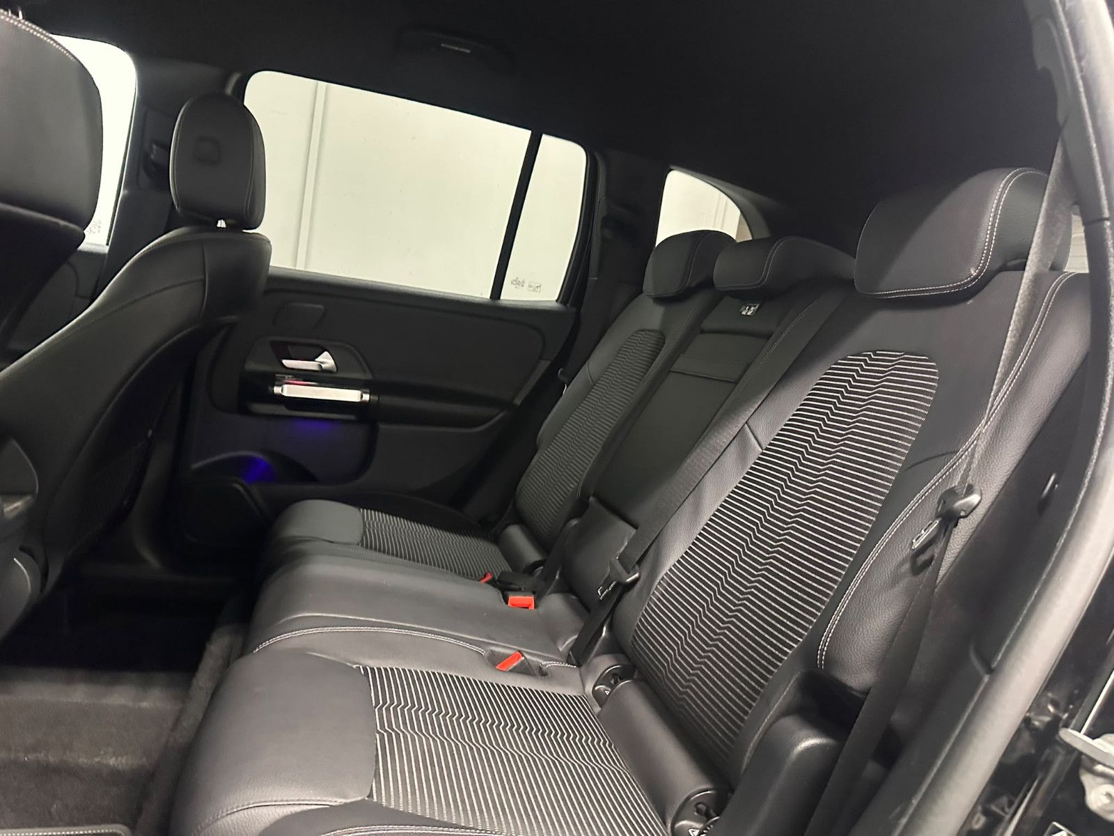Fahrzeugabbildung Mercedes-Benz GLB 200 d 4MATIC DCT*NIGHT*AHK*KEYLESS*