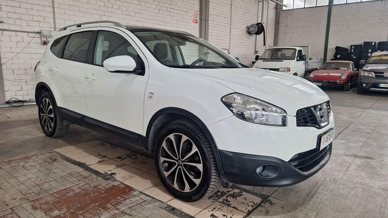 Nissan Qashqai+2 2011 — салон