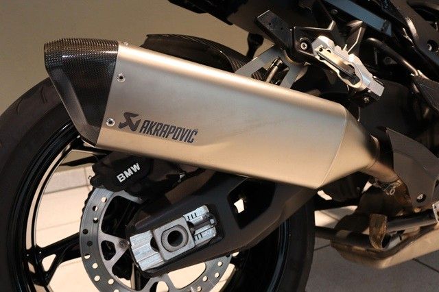 Fahrzeugabbildung BMW S1000XR mit Tieferlegung, Carbon & Frästeile