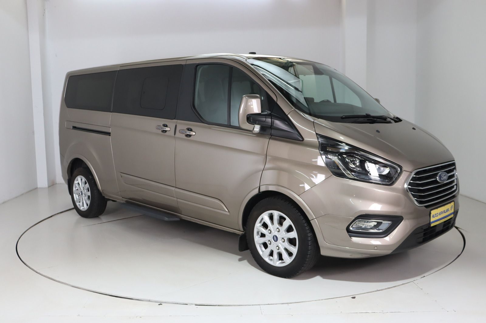 Fahrzeugabbildung Ford Tourneo Custom 2.0 L2 Lang Titanium Black Series