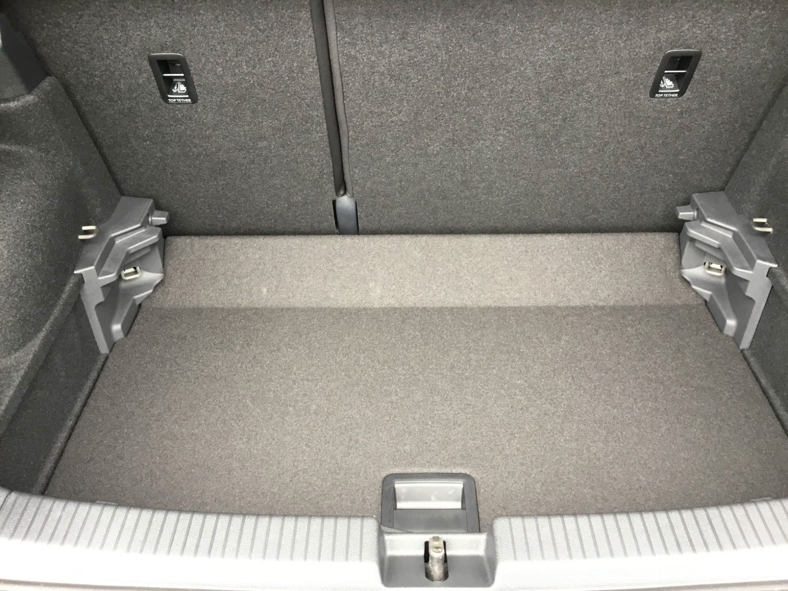 Fahrzeugabbildung Volkswagen T-Cross 1.5 TSI DSG Life+AHK+17"+LED+AppConnect