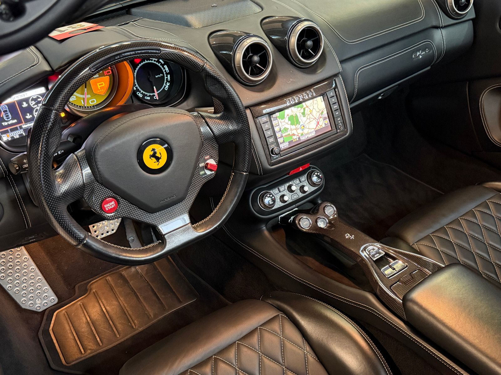 Fahrzeugabbildung Ferrari California 30 V8 /CARBON/KAM/LED-LENKRAD/TOP