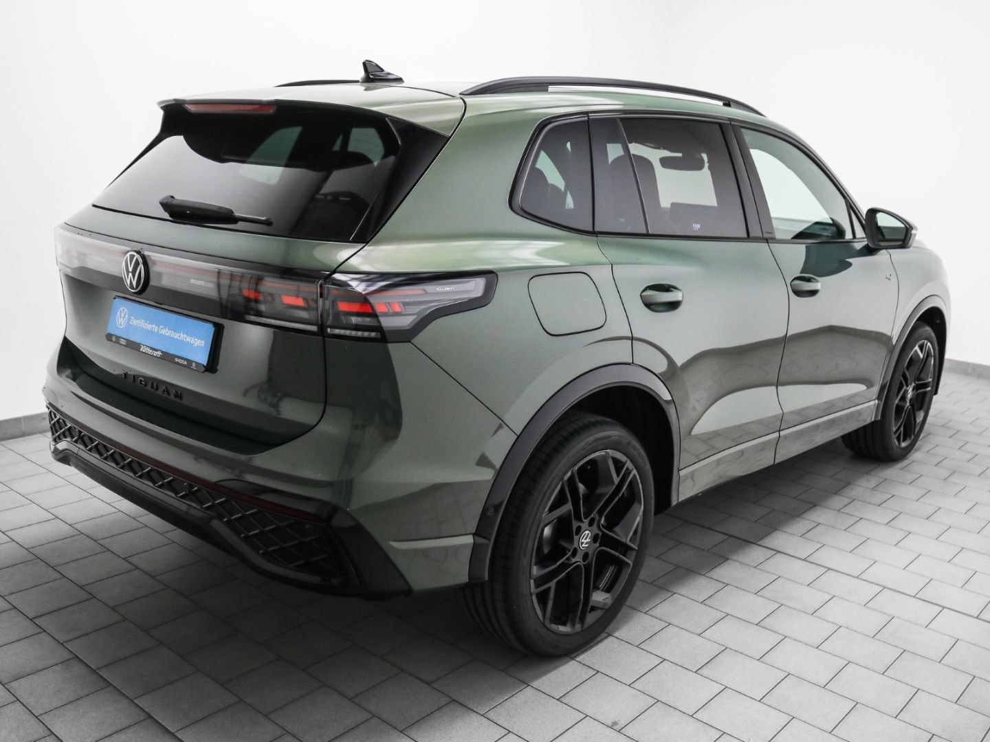 Volkswagen Tiguan R-Line 1.5 eHybrid DSG AHK Navi Pano IQ.L foto 5