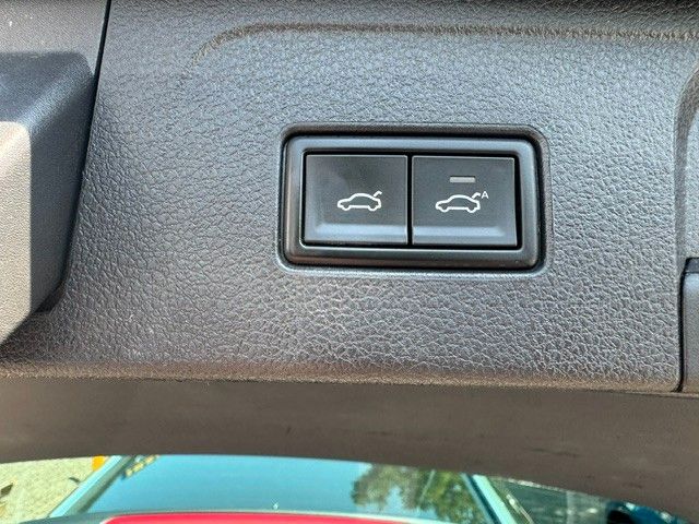 Fahrzeugabbildung Volkswagen Passat Variant Elegance LED AHK LEDER
