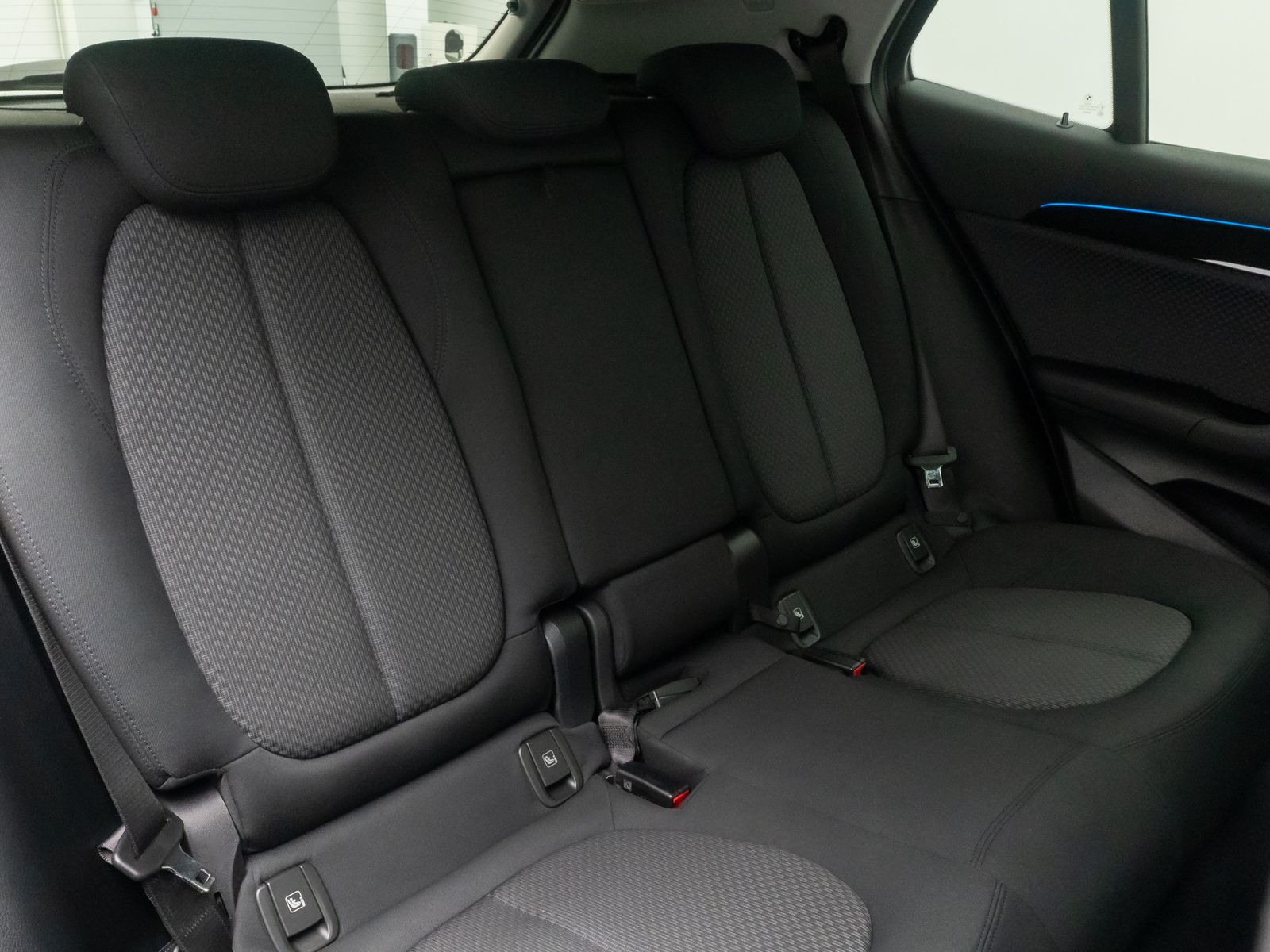 Fahrzeugabbildung BMW X2 xD25e Kamera DAB LED Parkassistent Navi Sport