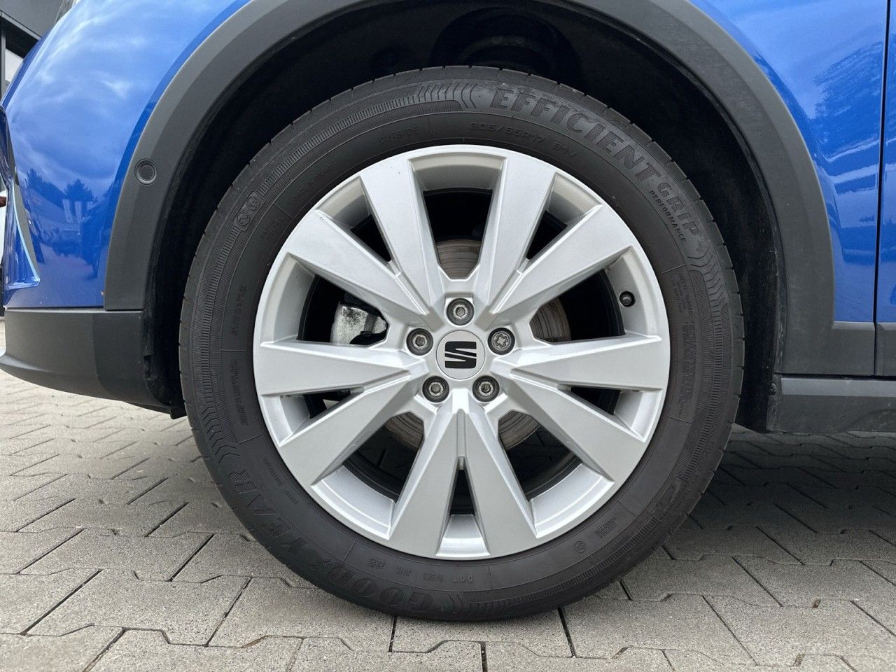 Fahrzeugabbildung SEAT Arona Xperience 1.0TSI 110 PS DSG-Navi*Cam* - mit KI generiert/bearbeitet