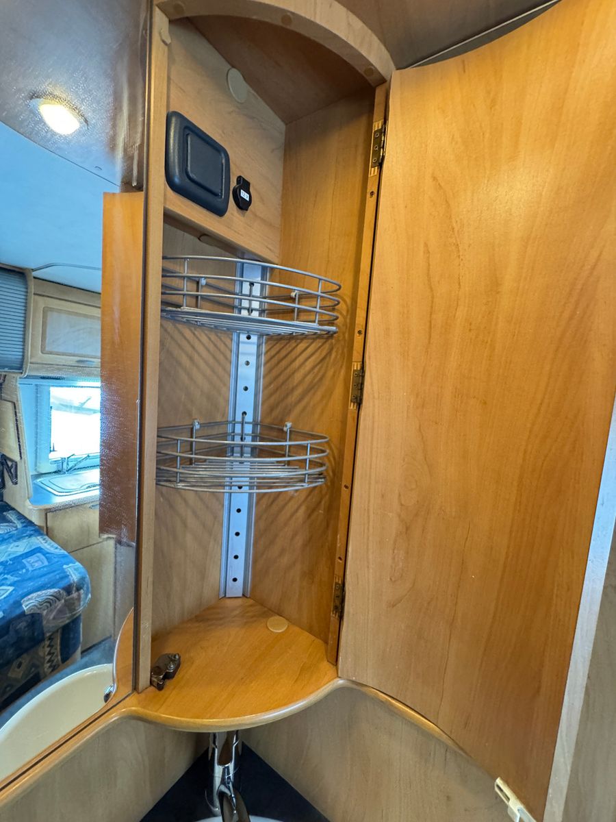 Fahrzeugabbildung HYMER / ERIBA / HYMERCAR B 574 MF HUBBETT SAT TV KLIMA KAMERA MARKISE 1H