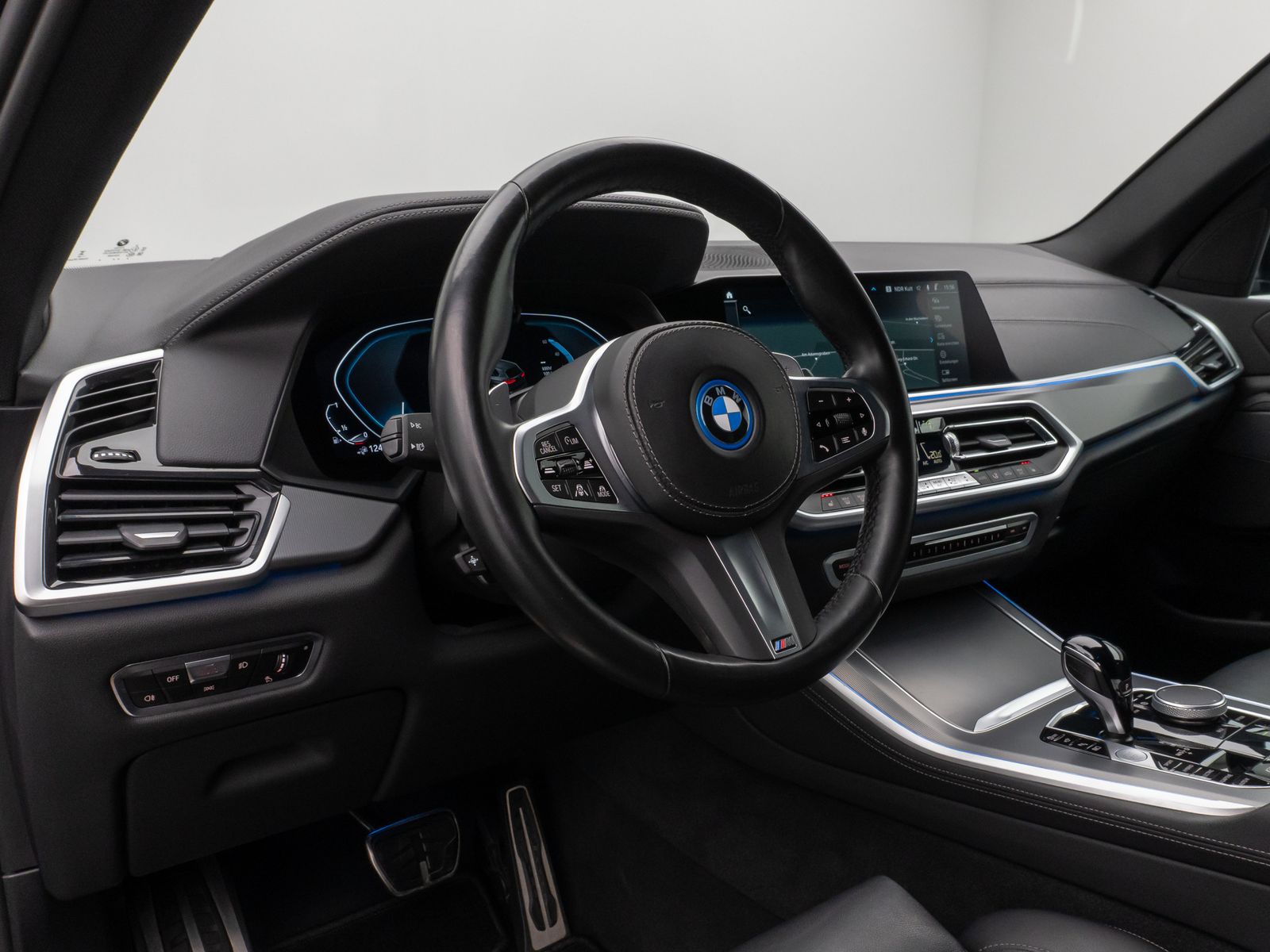 Fahrzeugabbildung BMW X5 xD45e M Sport Laser 360°HUD DAB HiFi SoftClos