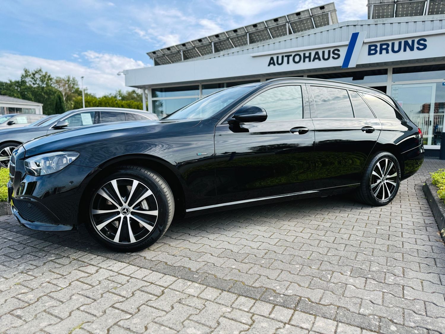 Fahrzeugabbildung Mercedes-Benz E 300 T de AVANTGARDE-NIGHT, Distronic, RFK, AHK
