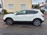 Nissan Qashqai Tekna 1.Hand*AHK*PANO*360Kam*Leder*18ALU - Nissan Qashqai mit Benzin-Antrieb: Limousine