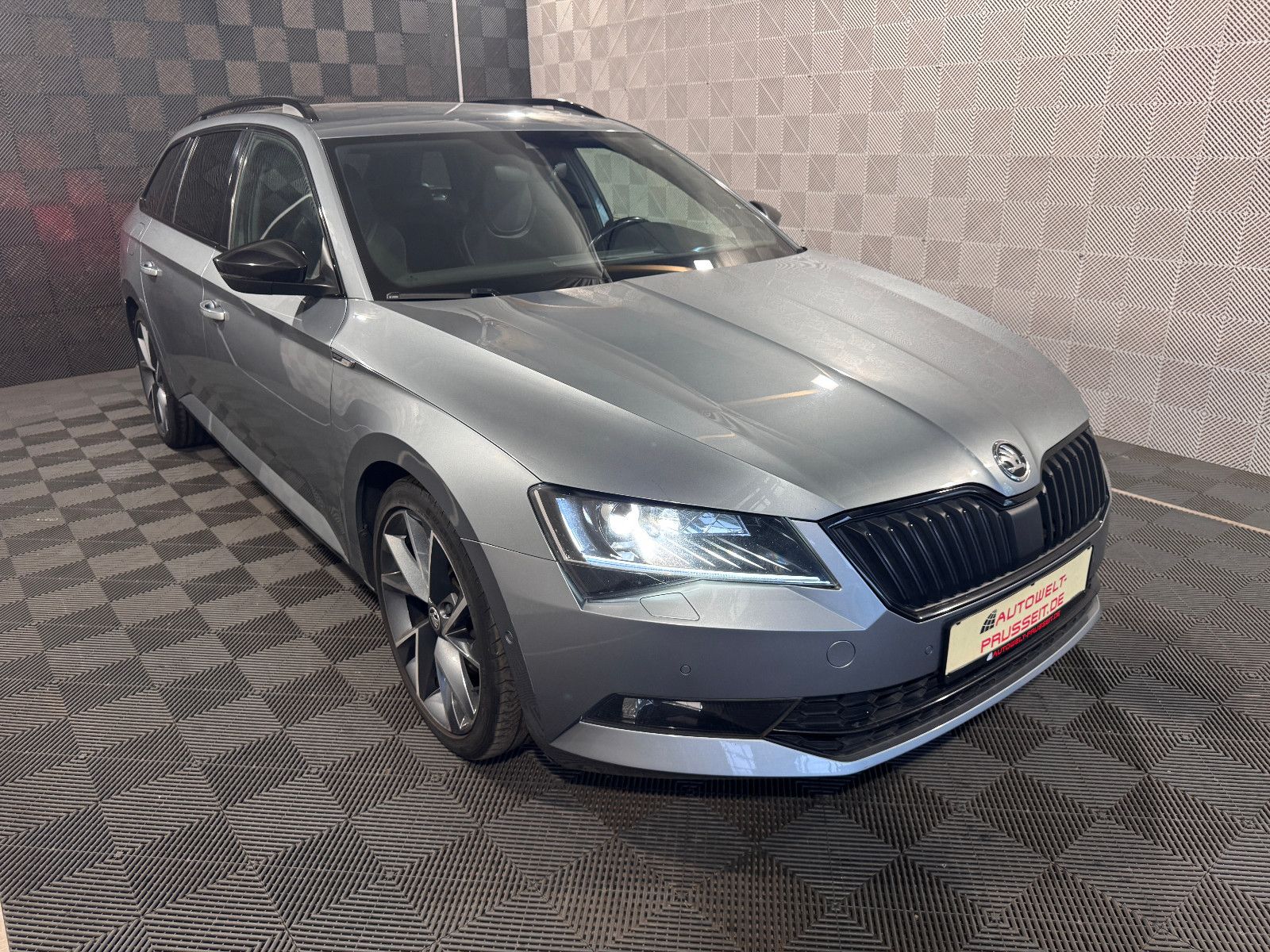 Gebrauchtwagen Skoda Superb Superb Combi*BiXENON*STAND.H-ACC-R.KAM-MEMO-AHK in Horb am Neckar