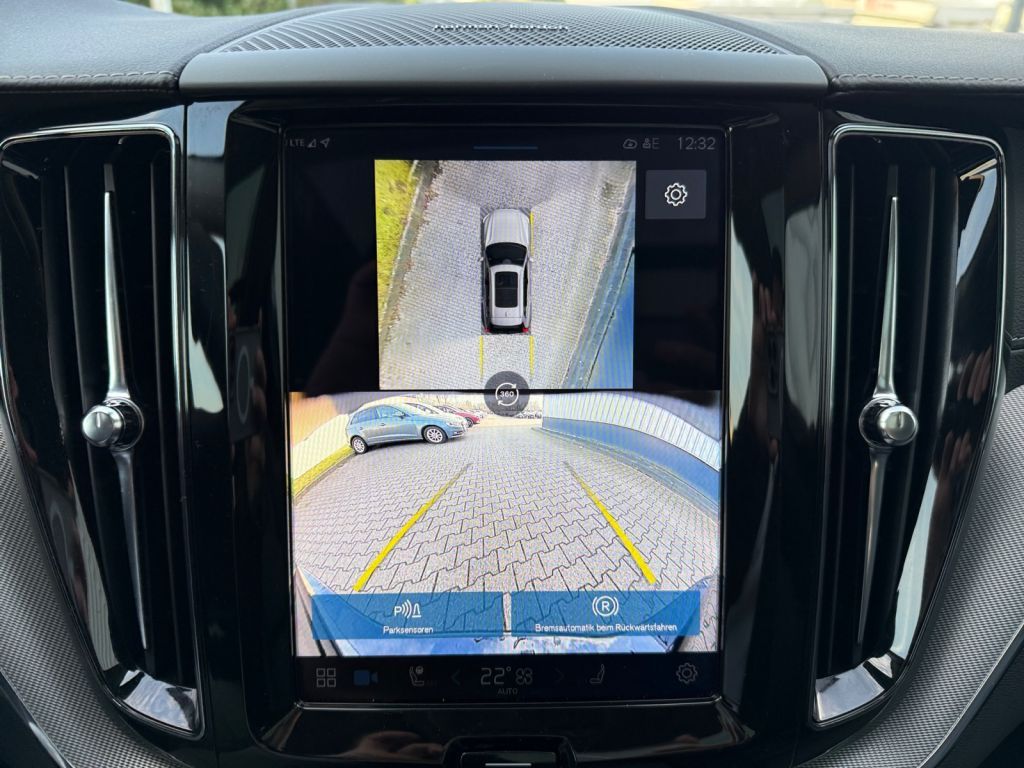 VOLVO XC60 B5 B AWD Ultra Dark Harman/Kardon 360° VOLVO XC60 B5 B AWD Ultra Dark Harman/Kardon 360°