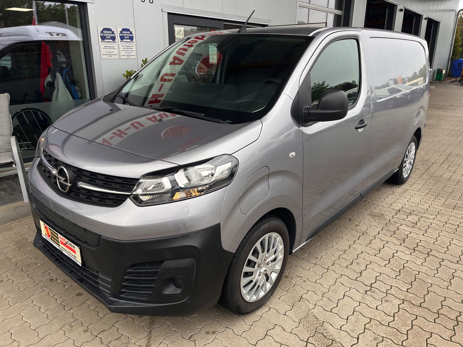 Fahrzeugabbildung Opel Vivaro Kasten -e Edition M
