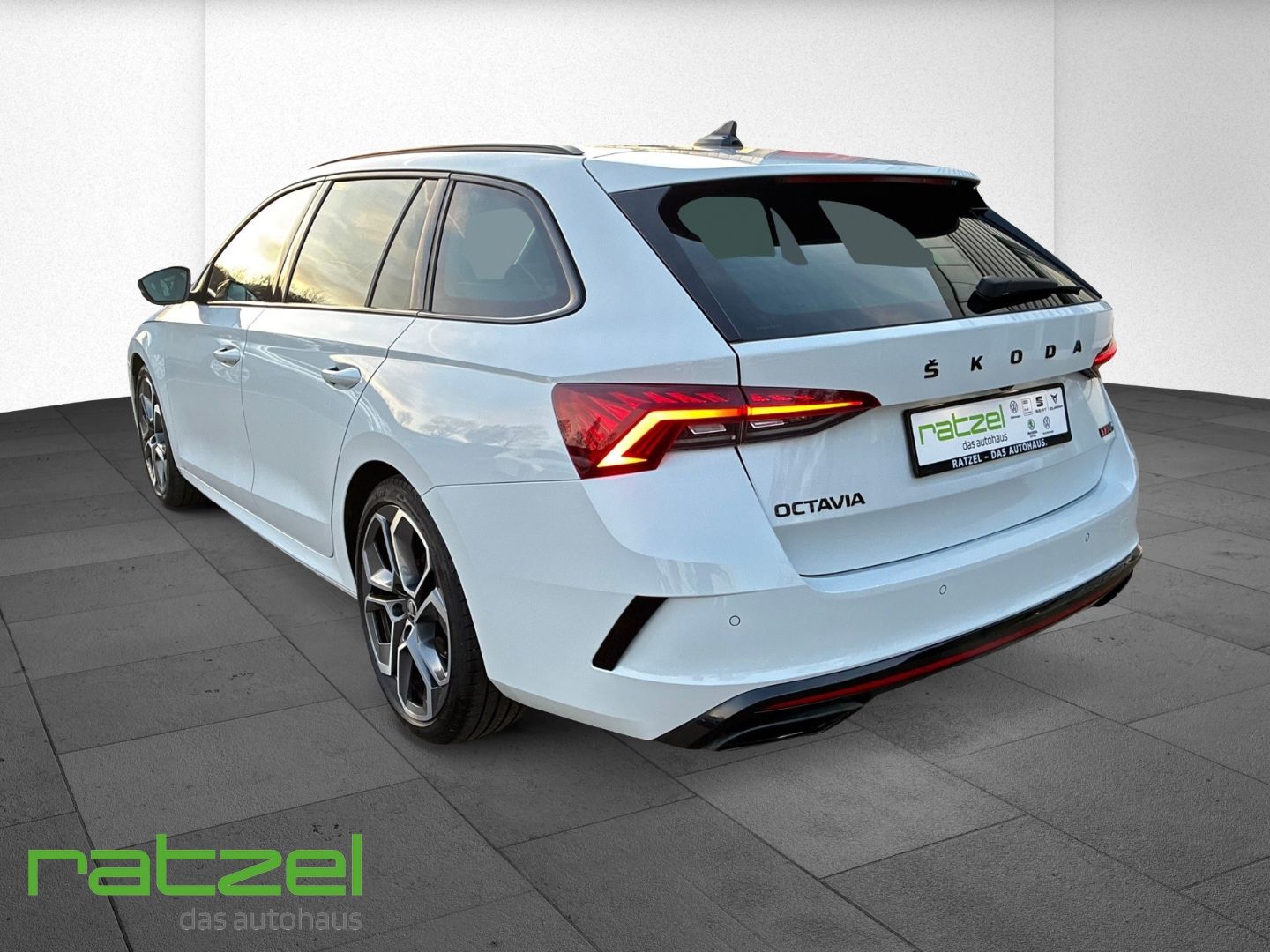 Fahrzeugabbildung SKODA Octavia RS Combi 2.0 TDI DSG  AHK Panodach Navi