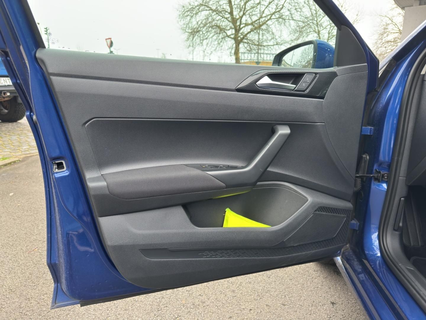Fahrzeugabbildung Volkswagen Polo Life 1,0 l,Navi,Climatronic,SH,GRA,LED,Tele