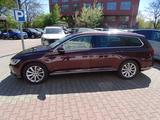 Volkswagen Passat Variant 1.8 Highline BMTStart-Stopp Auto. - : Braun