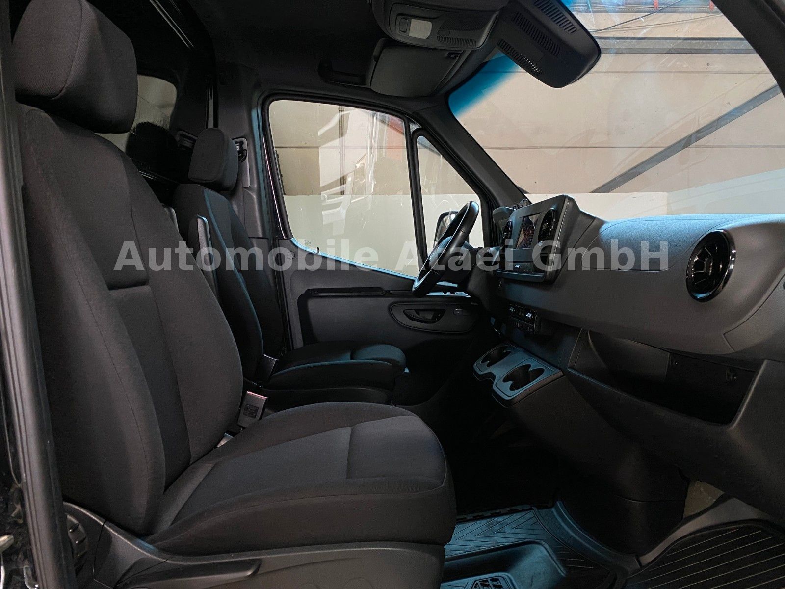 Fahrzeugabbildung Mercedes-Benz Sprinter 519 V6 LBW+DISTRONIC+LED+AHK3,5t (0006)