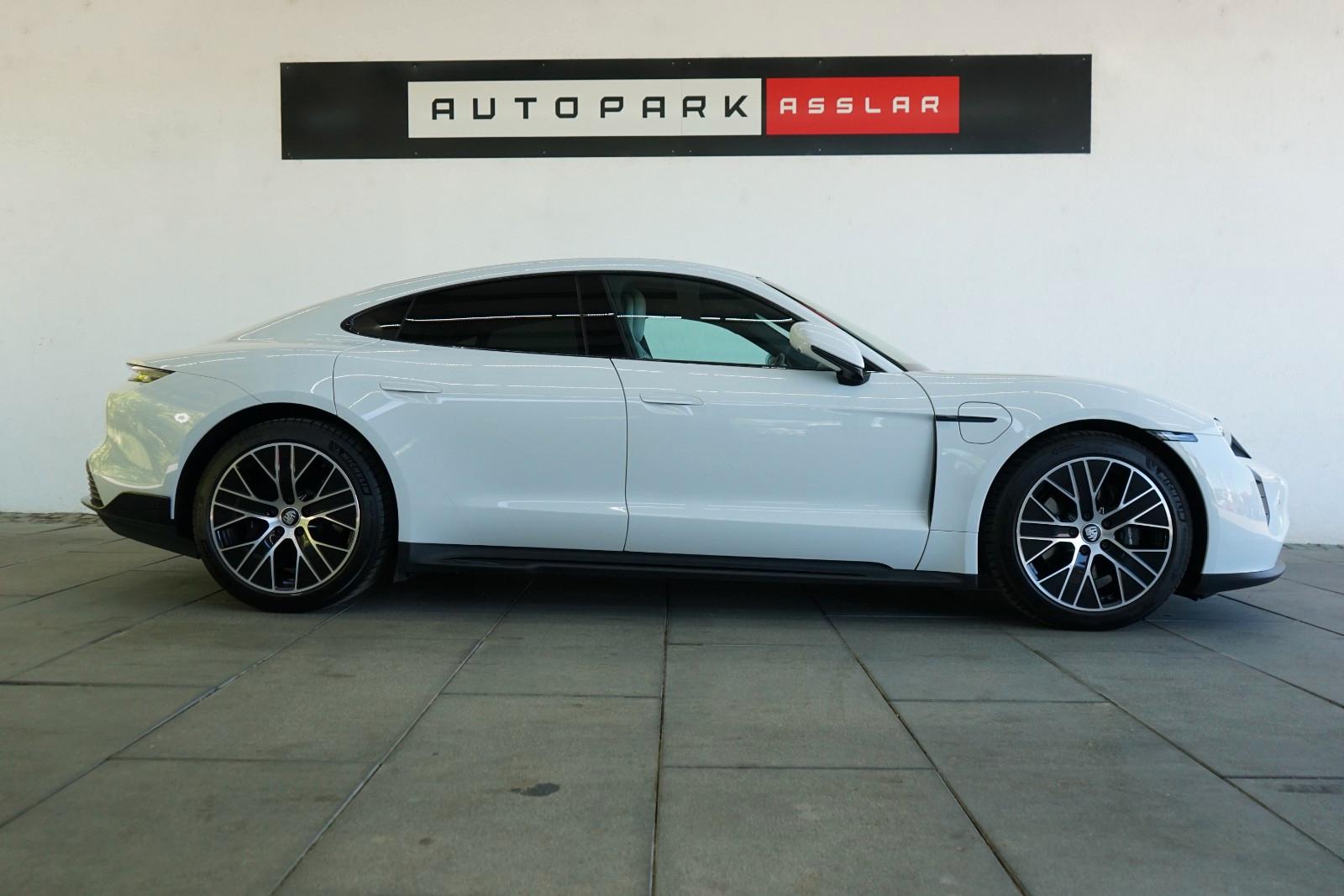 Porsche Taycan Lim. SportDesign/3xDisplay/Pano/360°/18W