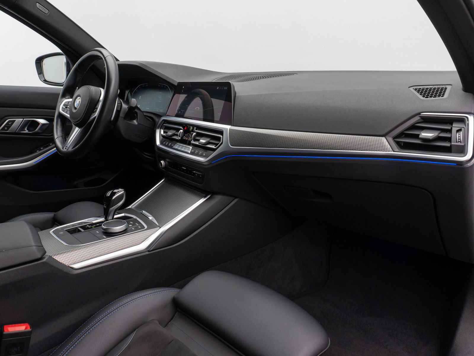 Fahrzeugabbildung BMW 330i xD M Sport Kamera Laser HUD DAB Komfort 19"