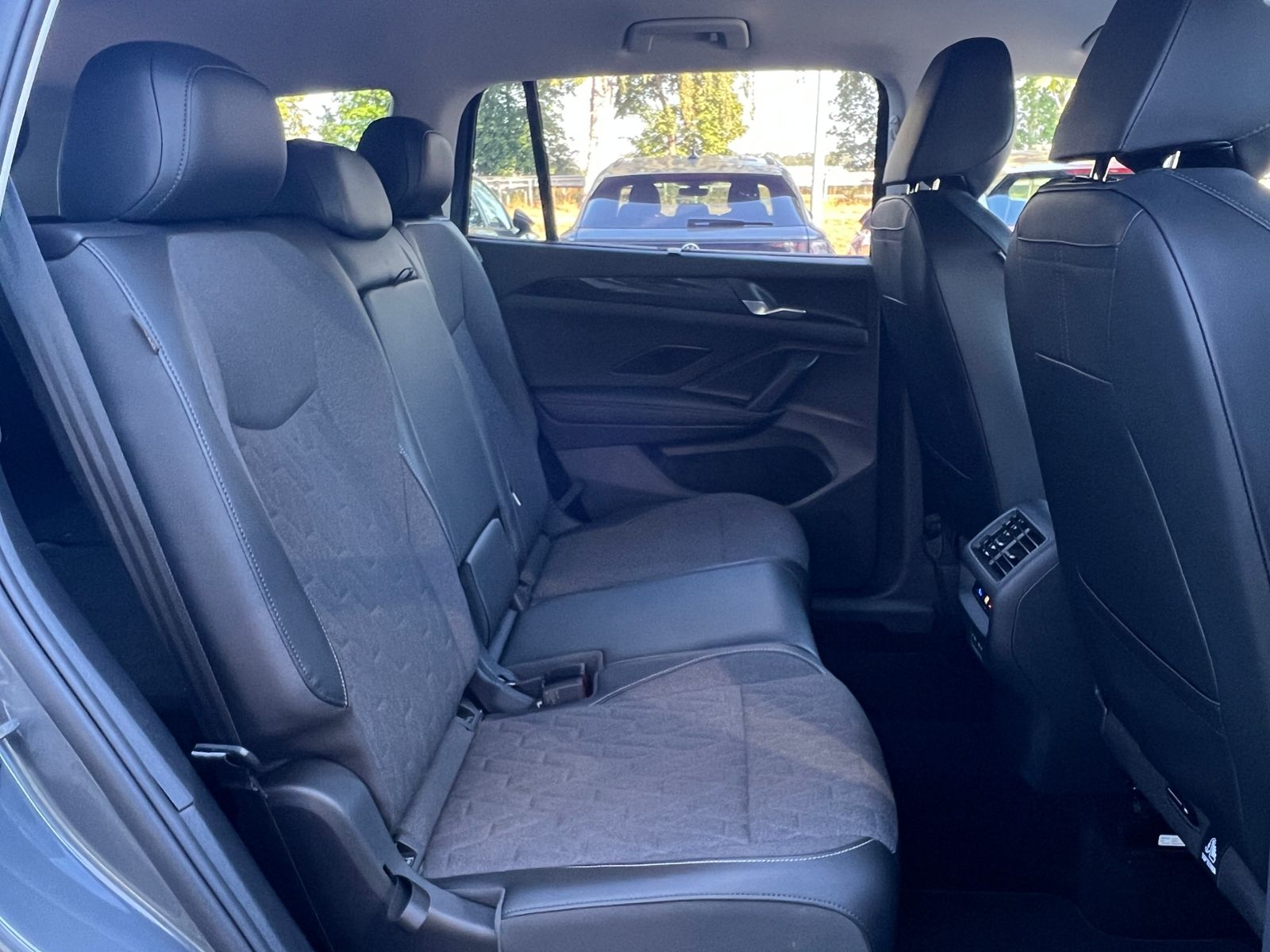 Fahrzeugabbildung Volkswagen Tayron LIFE 1.5 eTSI DSG *AHK, 7-Sitzer, LED, AC
